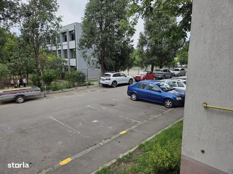 Tomis Nord-Calinescu, 2 camere decomandate, balcon, beci, liber, neg. - 6