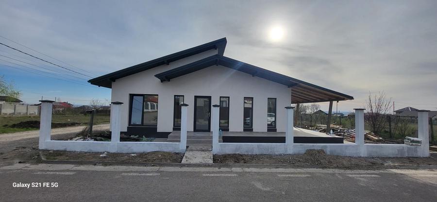 Casă cu 3 camere în Tulucești