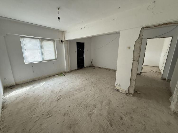 Apartament cu 4 camere decomandat în Central