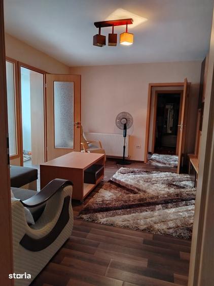 Apartament cu 3 camere semidecomandat în Gării