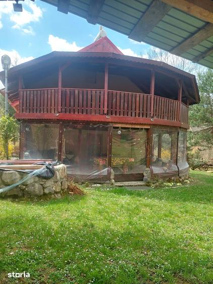 Casă cu 5 camere cu Teren 1100 Mp în Zăvoi