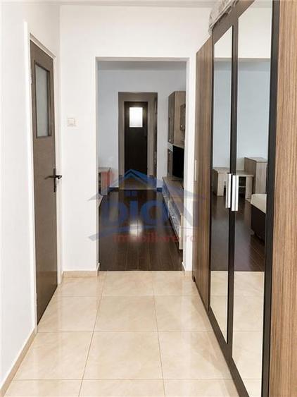 Apartament cu 3 camere semidecomandat în Drumul Taberei