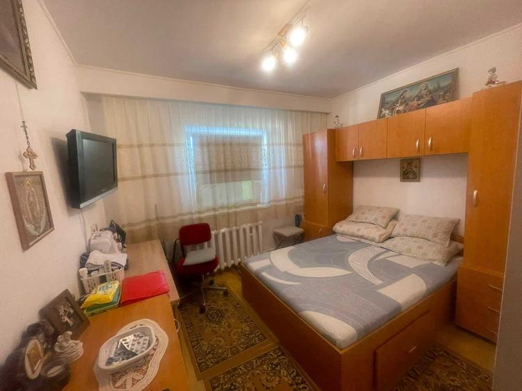 Apartament cu 3 camere decomandat în Sub Arini