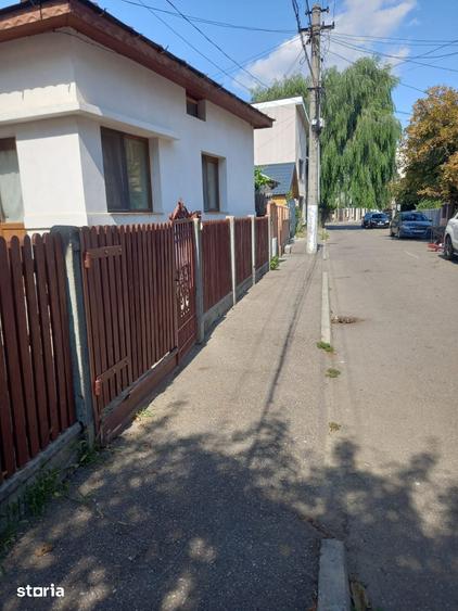 Casă cu 3 camere cu Teren 200 Mp în 23 August