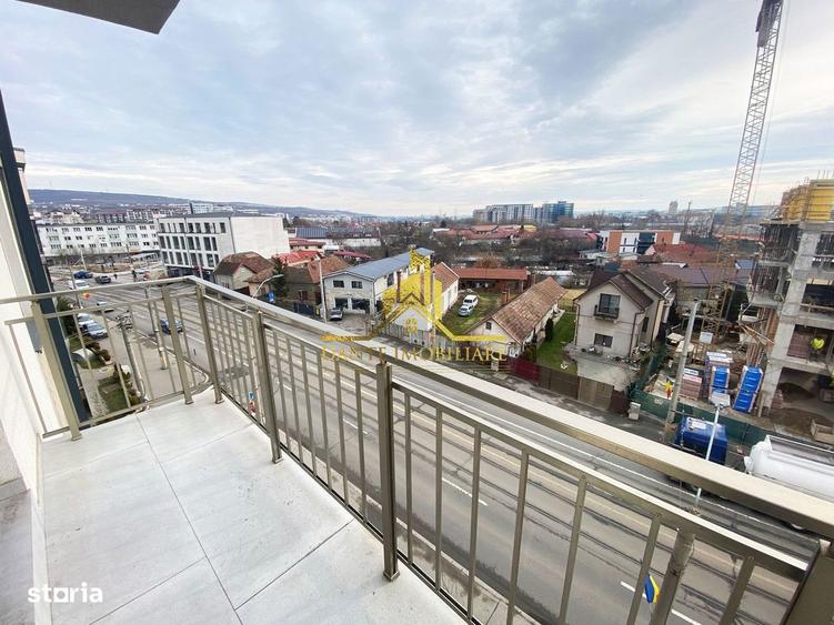 Apartament cu 3 camere semidecomandat, mobilat în Iris