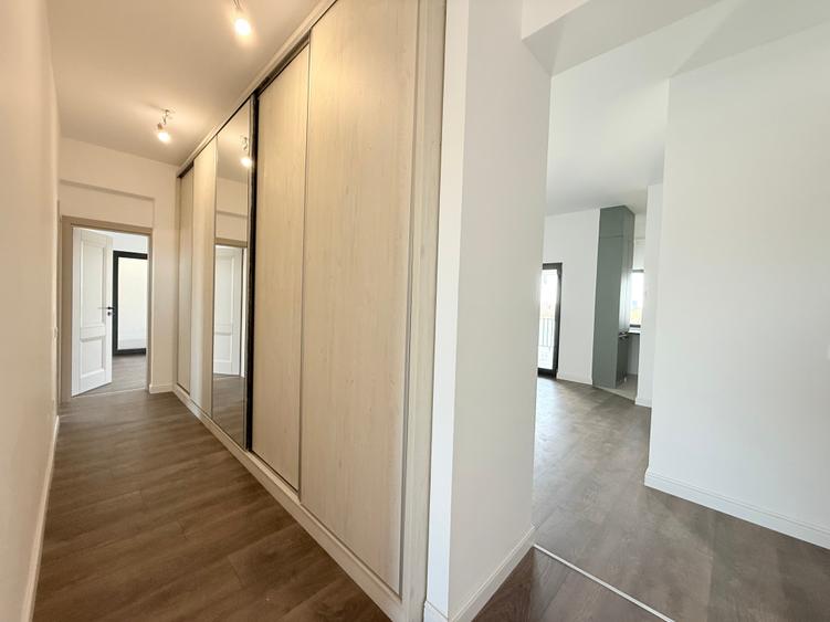 Apartament cu 3 camere decomandat în Străulești