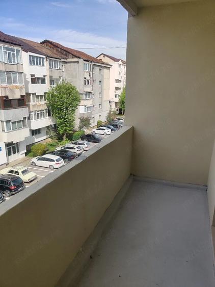 Apartament cu 3 camere decomandat în Micro 2
