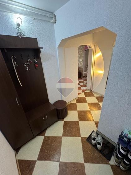 Apartament cu 3 camere decomandat, mobilat în Central