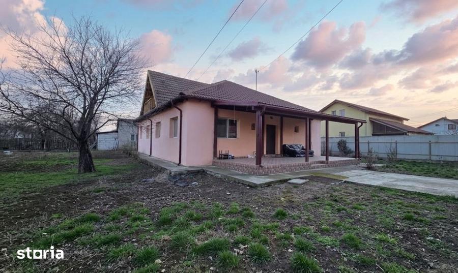 Casă cu 5 camere decomandat cu Teren 1487 Mp în Central