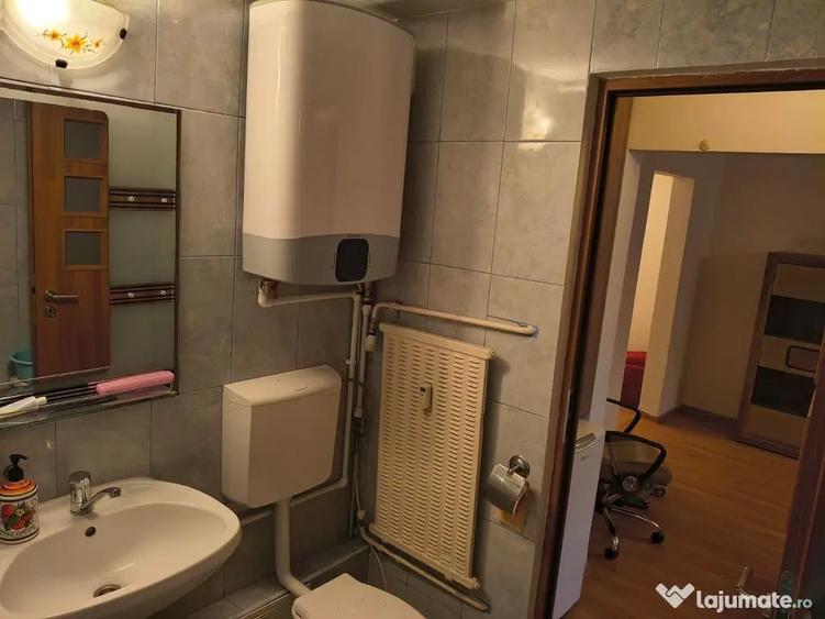 Apartament cu 3 camere decomandat în Lacul Tei