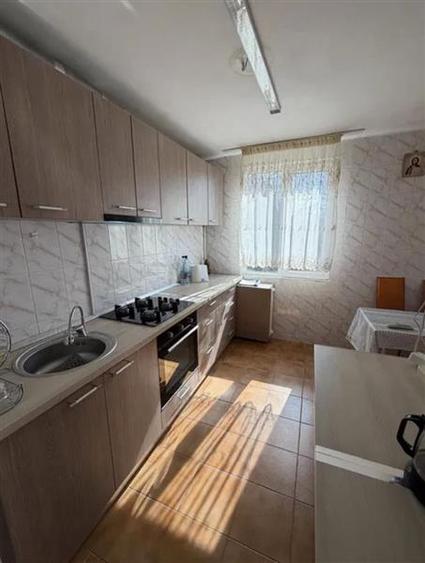 Apartament cu 3 camere decomandat, mobilat în Brâncoveanu