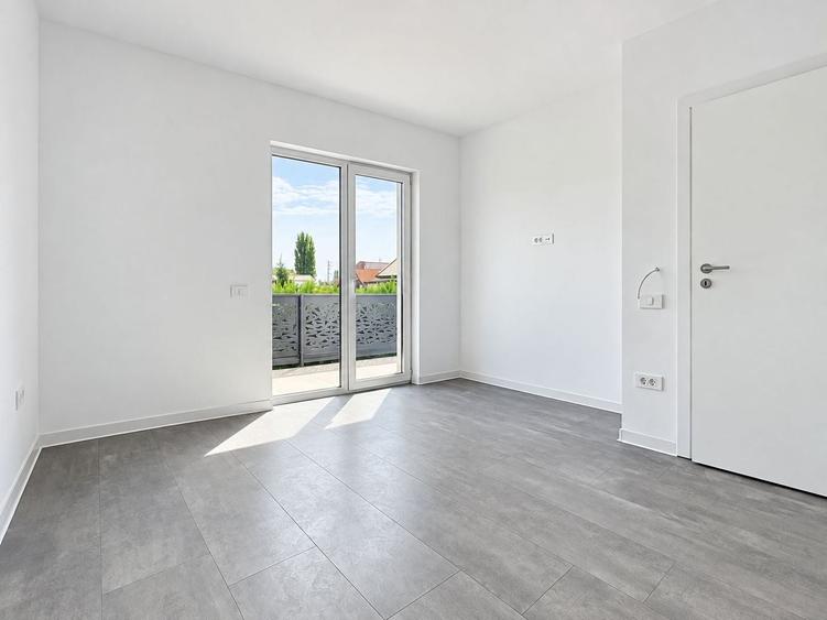 Duplex cu 5 camere cu Canalizare în Aradului