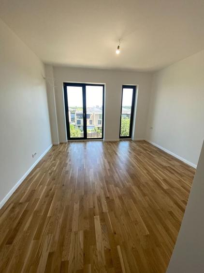 Apartament cu 3 camere decomandat în Exterior Est