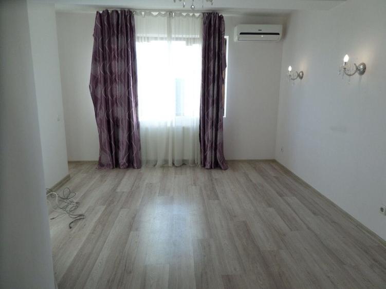 Casă individuală cu 3 camere cu Garaj în Apărătorii Patriei
