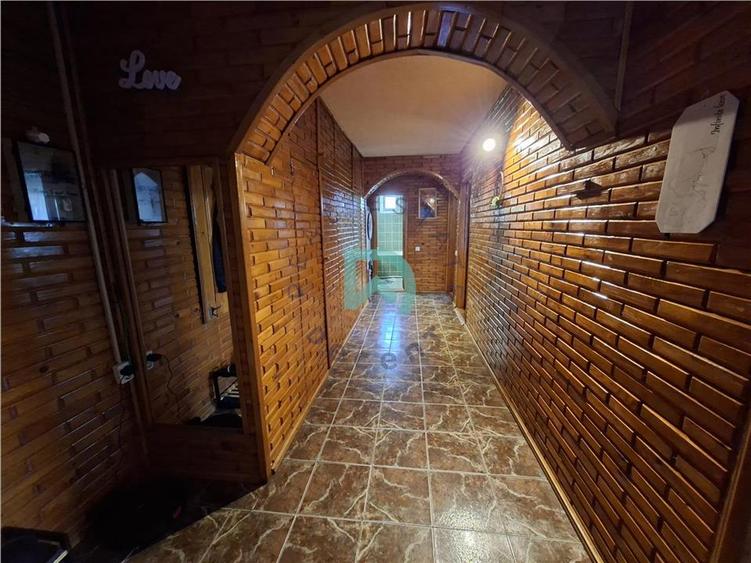 Apartament cu 3 camere decomandat în Astra