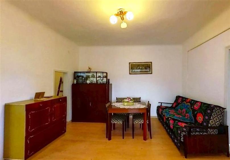 Casă cu 3 camere cu Garaj în Unirii