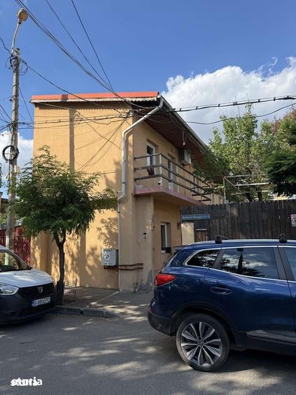Casă cu 8 camere cu Teren 202 Mp în Pieptănari