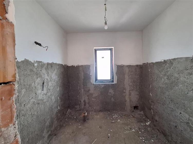 Casă individuală cu 4 camere cu Canalizare în 9 Mai