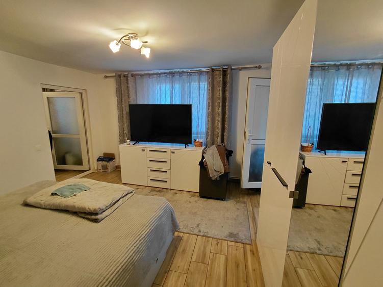 Casă individuală cu 6 camere cu Canalizare în Central