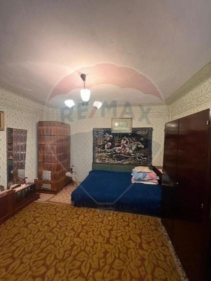 Casă individuală cu 4 camere cu Teren 1433 Mp în Moara