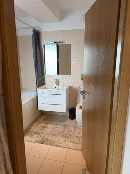 Apartament cu 3 camere decomandat, mobilat în Iancu Nicolae