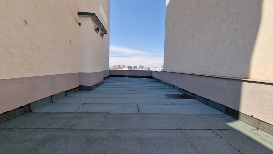 Apartament cu 4 camere semidecomandat în Timpuri Noi