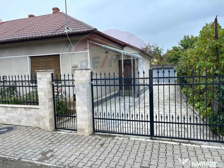 Casă cu 5 camere cu Teren 446 Mp în Ultracentral