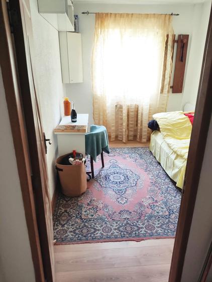 Apartament cu 3 camere semidecomandat în Dacia