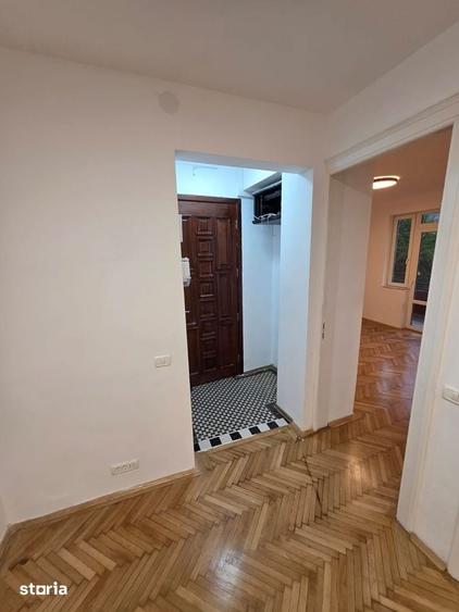 Apartament cu 3 camere decomandat în Berceni