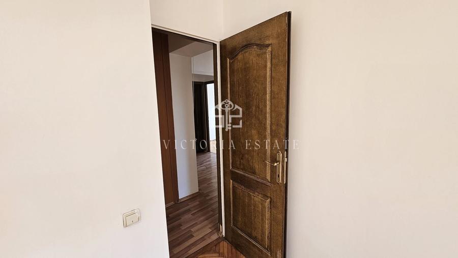 Apartament cu 3 camere decomandat în Republicii