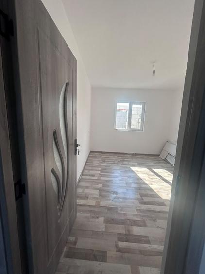 Casă cu 4 camere în Lumina