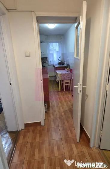 Apartament cu 3 camere decomandat în Piața Centrală