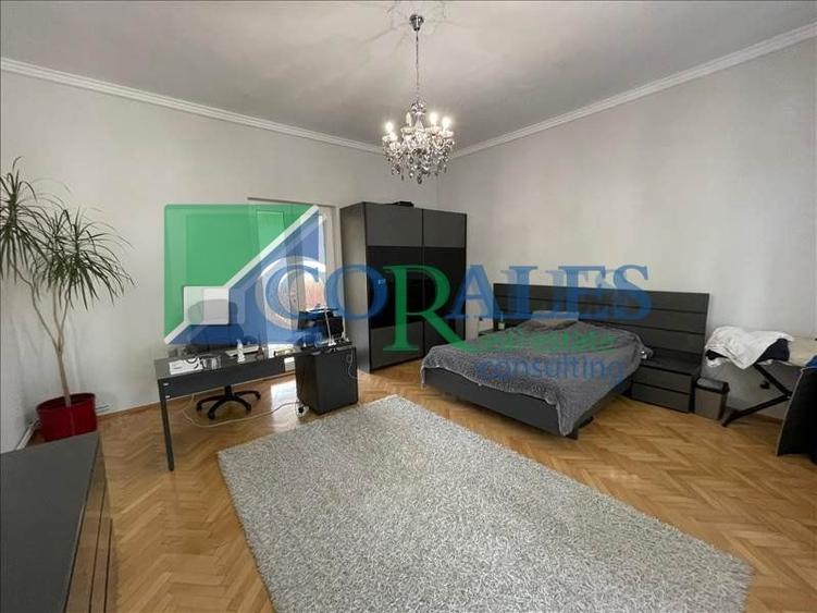 Casă individuală cu 3 camere cu Canalizare în Central