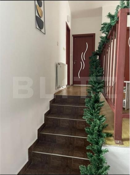 Casă individuală cu 5 camere cu Canalizare în Bariera Vâlcii