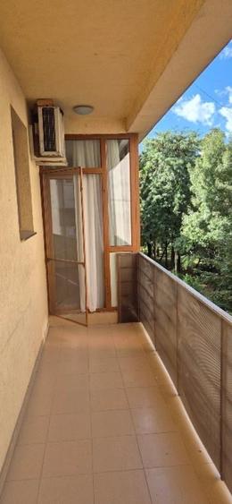 Apartament cu 3 camere semidecomandat, mobilat în Lujerului