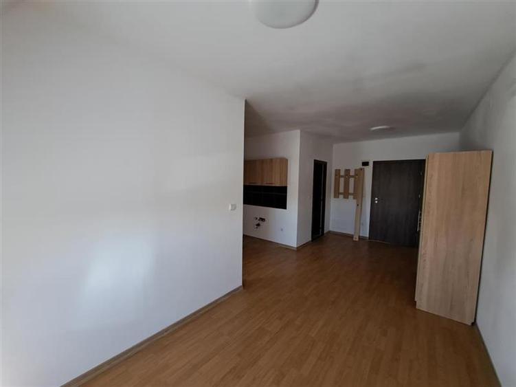 Apartament cu 20 camere semidecomandat în Iris