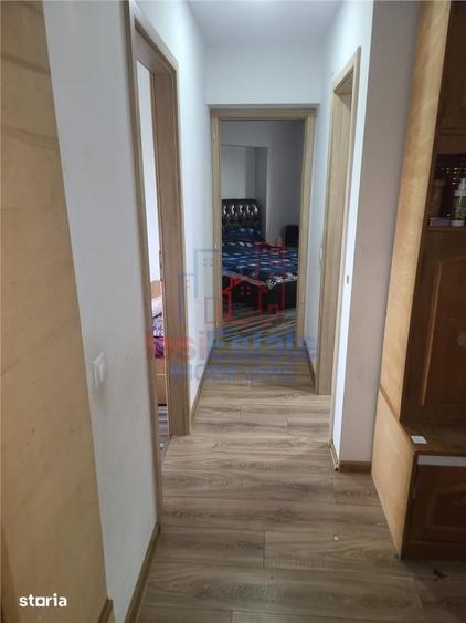 Apartament cu 4 camere decomandat în Nicolina