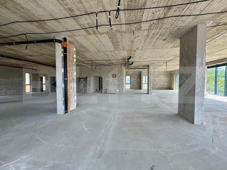 Spațiu comercial, de 1,400 mp, în Exterior Est