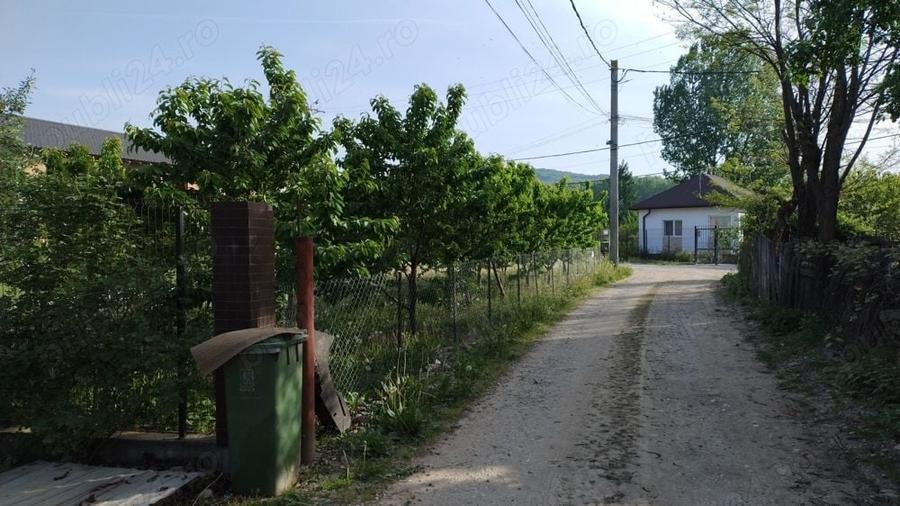 Teren de 2200 mp, în Olteni