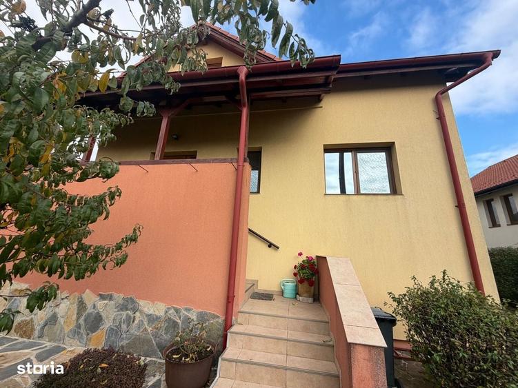 Casă cu 4 camere în Ghiroda