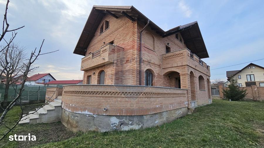 Casă cu 5 camere cu Teren 840 Mp în Șcheia