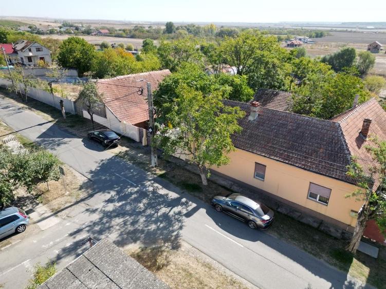 Casă individuală cu 3 camere cu Canalizare în Central