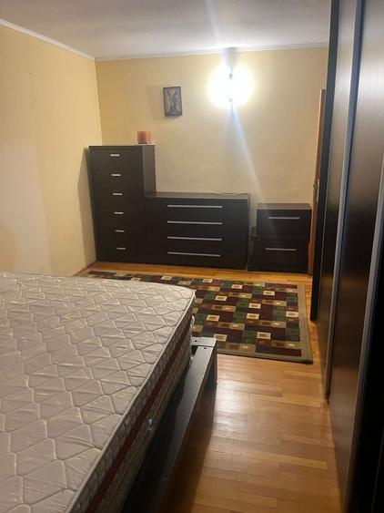 Apartament cu 3 camere decomandat în Crâng
