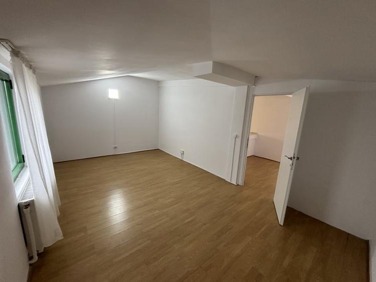 Casă individuală cu 8 camere cu Teren 265 Mp în Brâncoveanu