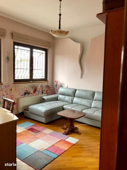 Casă cu 4 camere în Vatra Luminoasă