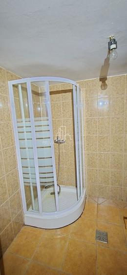 Casă individuală cu 6 camere cu Canalizare în Central