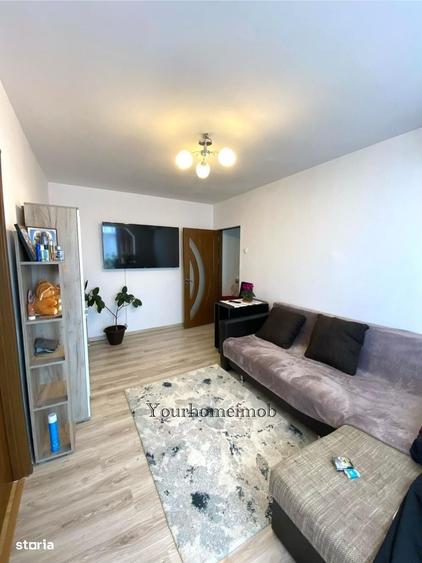 Apartament cu 2 camere semidecomandat în Craiovița Nouă