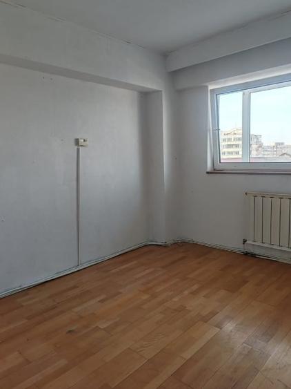 Ultracentral 3 camere, 70 mp + terasă privată – îl renovezi cum vrei - 2