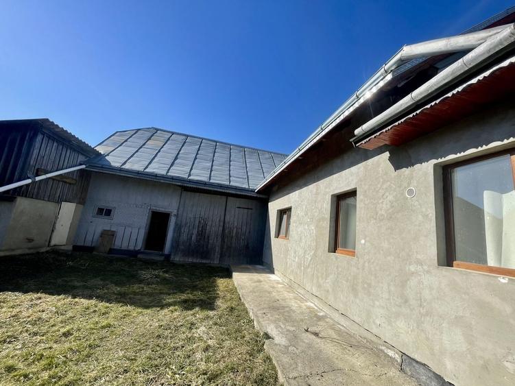 Casă individuală cu 3 camere cu Canalizare în Frătăuții Noi