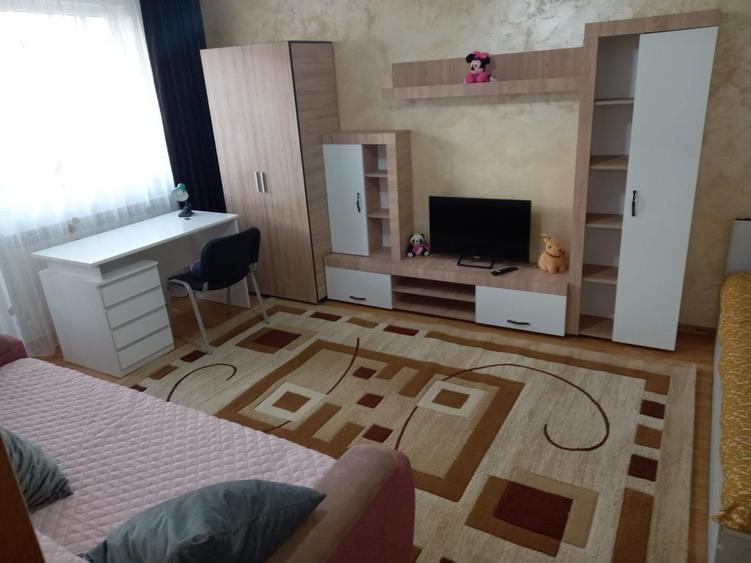 Apartament cu 2 camere decomandat în Casa de Cultură